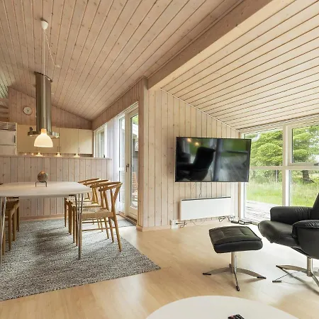 Holiday home Lxxv